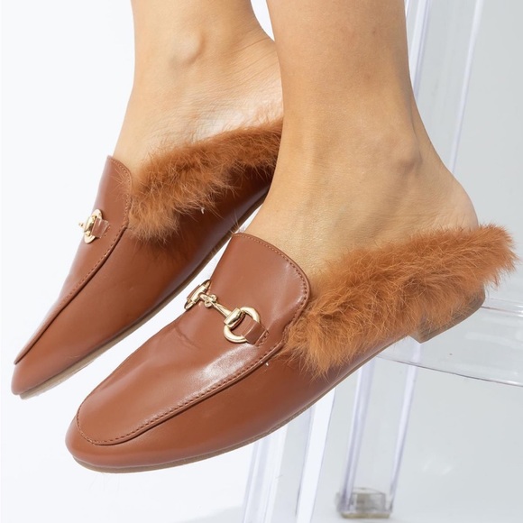 Shoes - Tan fur pendant mule